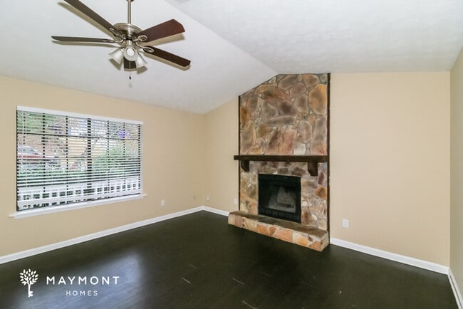 Building Photo - 2624 Laurel View Dr