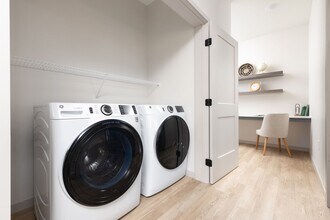 Interior Photo - Lynvue