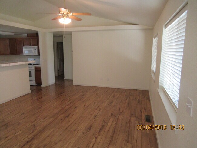Building Photo - 1300 W Aylesbury Ct