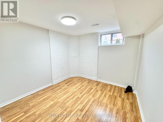 Building Photo - 33 Forestside Ct