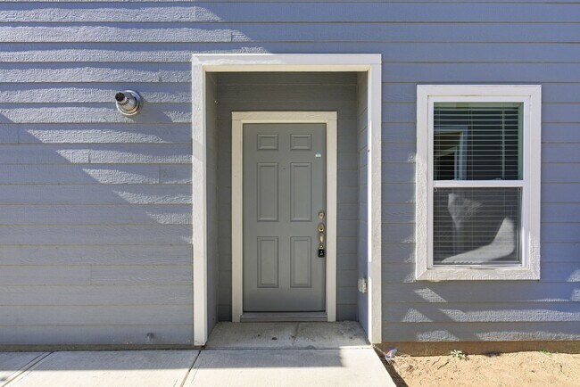 Foto del edificio - 402 Marsh Ln