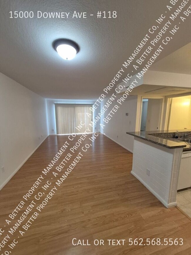 Foto del edificio - 15000 Downey Ave