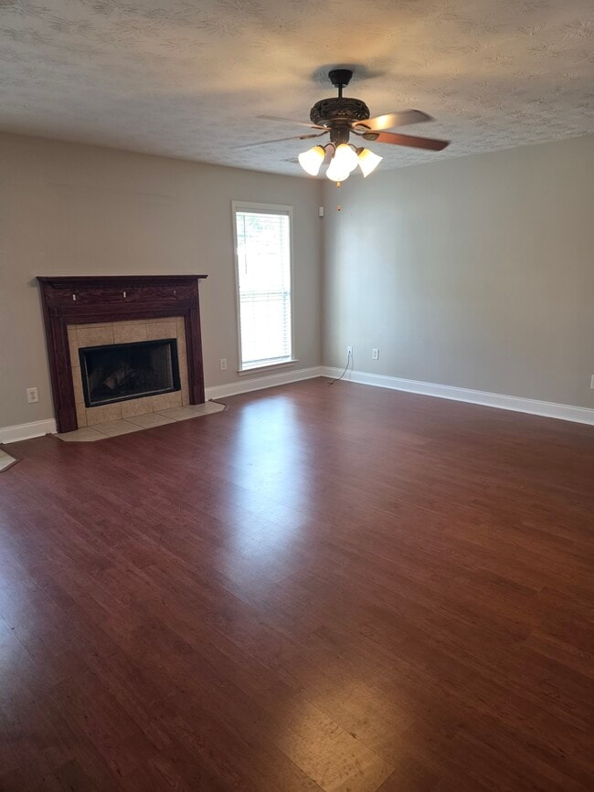 Building Photo - Phenix City Location