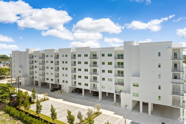 Building Photo - Deco Green Apartments