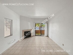 Building Photo - 5750 N Camino Esplendora