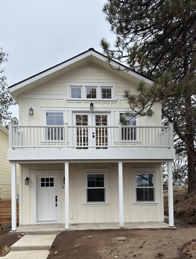 Building Photo - 480 SE Reed Market Rd