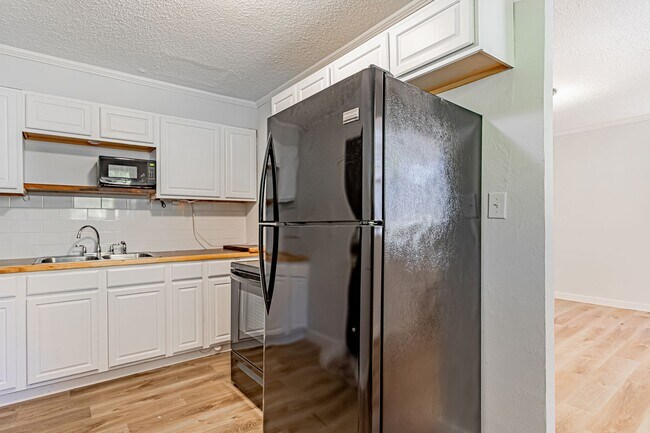 Building Photo - Price Improvement! Located Convenient to D...