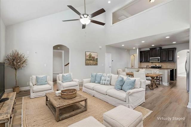 Building Photo - 4201 Oak Bluff Dr