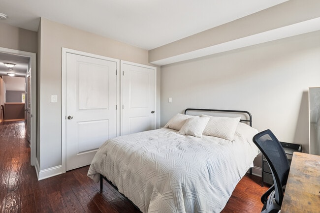 Photo - 1332 Levis St NE Apartments