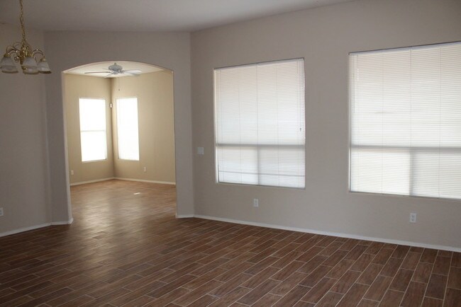 Building Photo - Single Level! All Tiles! Refrigerator!