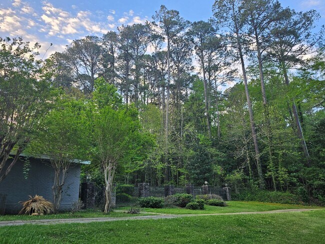 Foto del edificio - ****JUST REDUCED****1725 Pineview Circle M...