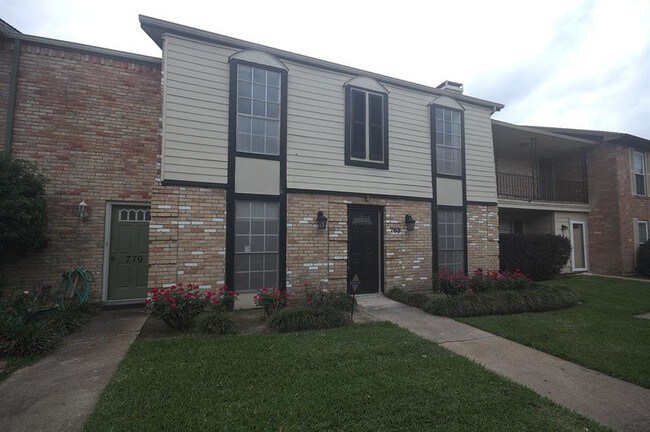 Building Photo - 768 Thicket Ln