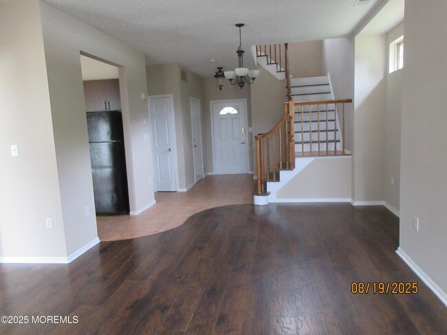 Foto del edificio - 29 Longbrook Ln
