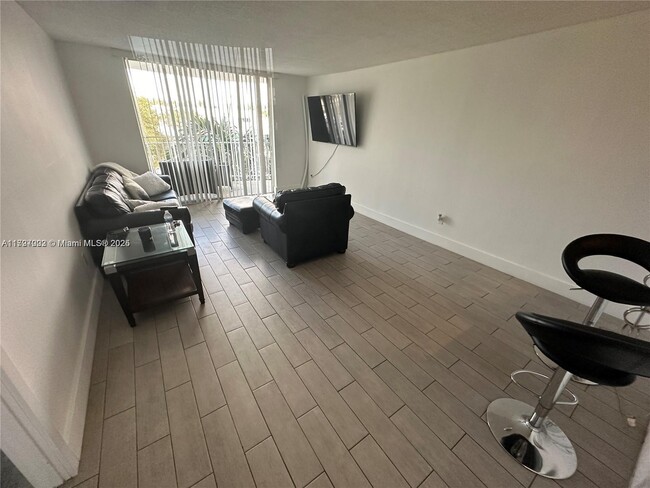 Foto del edificio - 486 NW 165th St