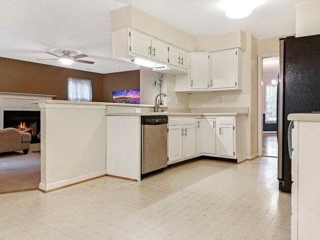 Building Photo - Beautiful Transitional Home!!!