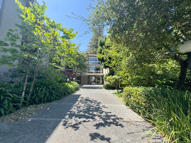 Foto del edificio - 323 Monte Vista Ave