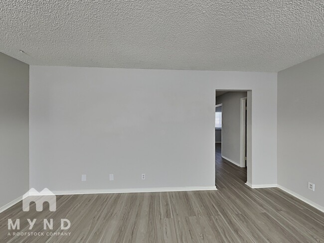 Foto del edificio - 1567 S Christy Ln