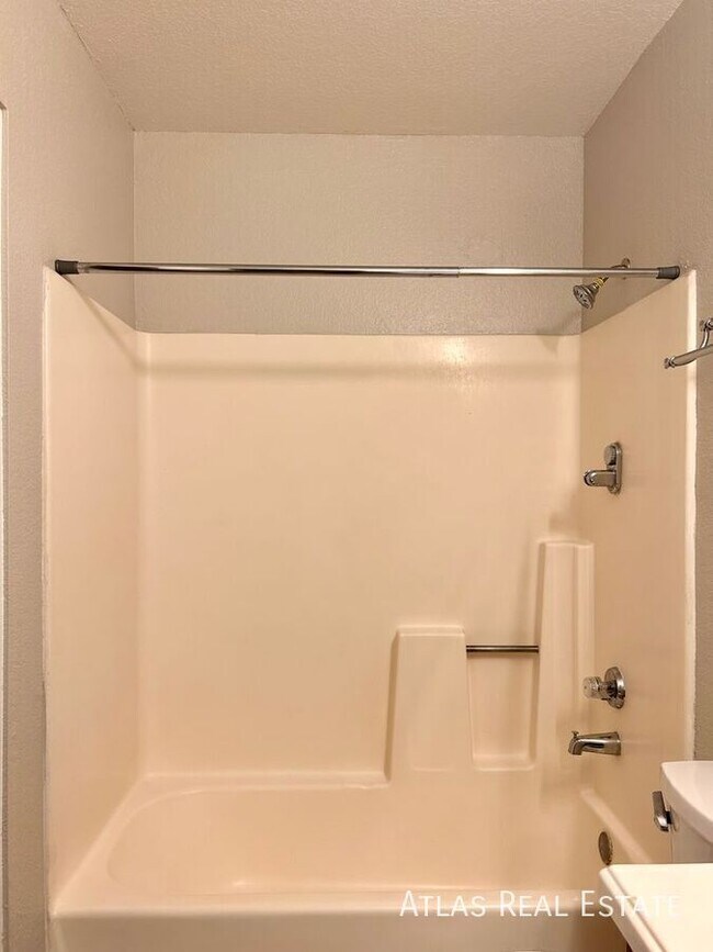 Foto del edificio - 465 W Ivyglen St