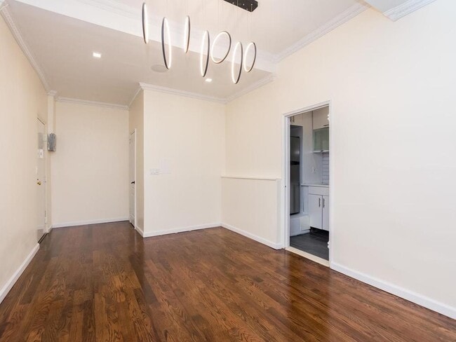 Foto del edificio - 555 McLean Ave