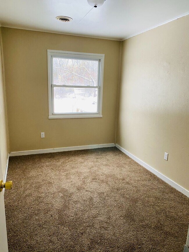 Building Photo - 3 br, 1 bath House - 3080 McClelland Ave