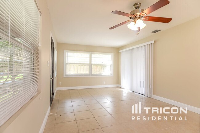 Foto del edificio - 10678 105th St
