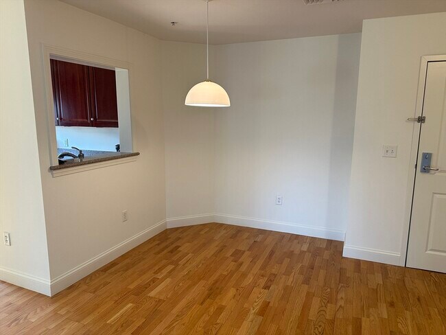Foto del edificio - 318 Rindge Ave