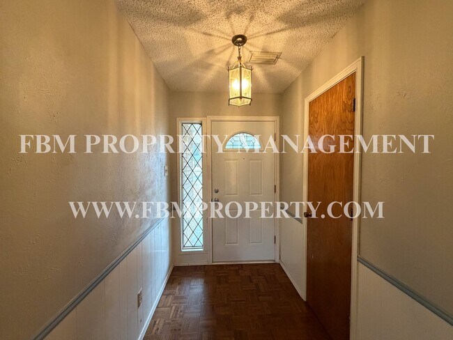 Foto del edificio - 1103 Scarlet Oaks Cir