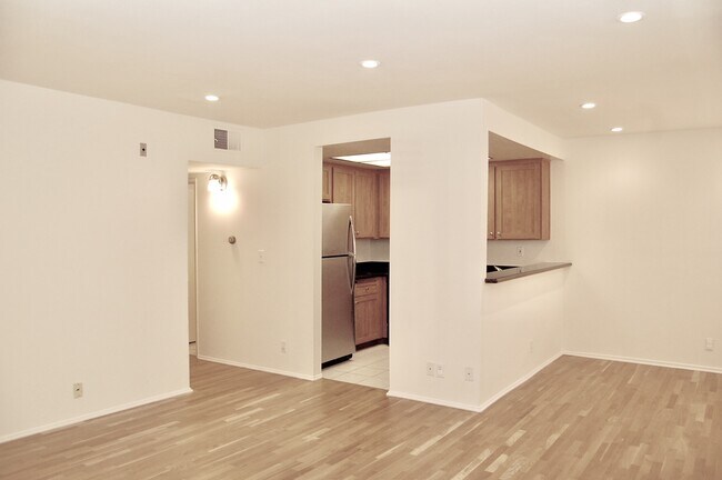 Foto del edificio - 1628 S Bundy Dr