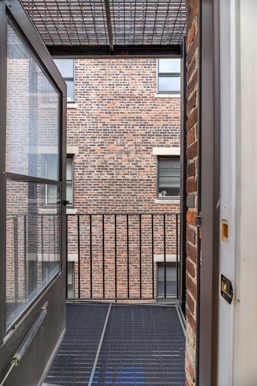 Building Photo - 473 Broadway