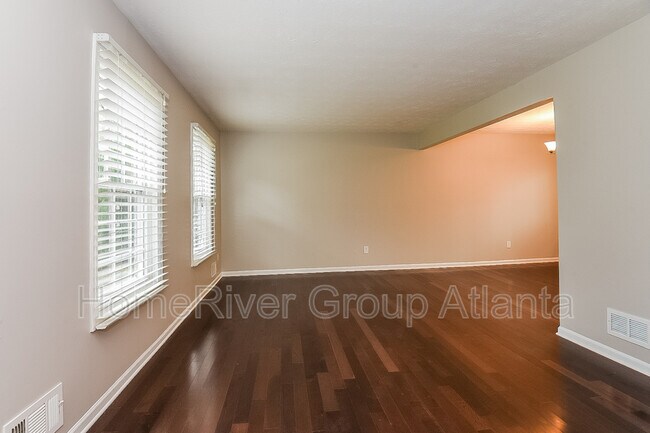 Building Photo - 461 Barnsdale Dr