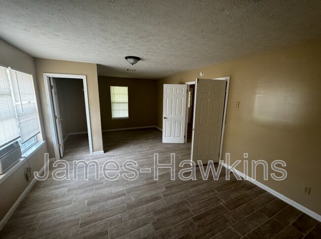 Foto del edificio - 940 Pebblebrook Dr