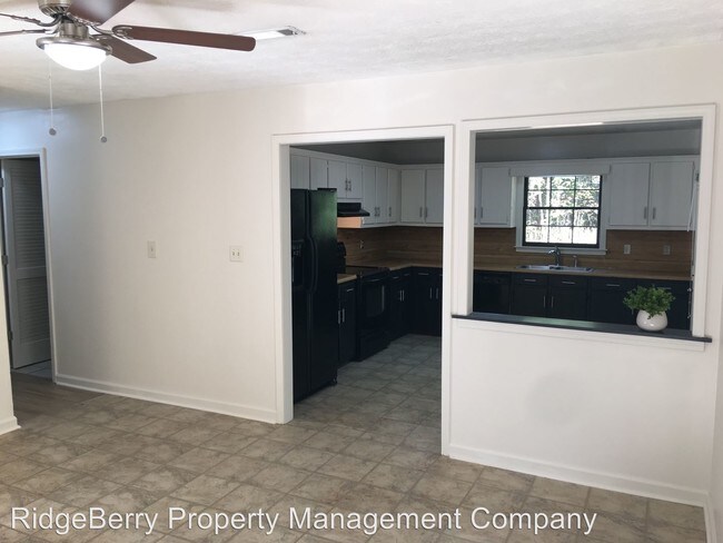 Building Photo - 95 Walenda Dr NW