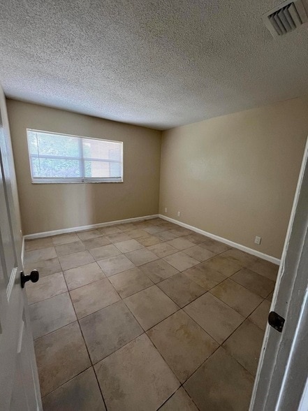 Foto del edificio - 1045 Miami Blvd