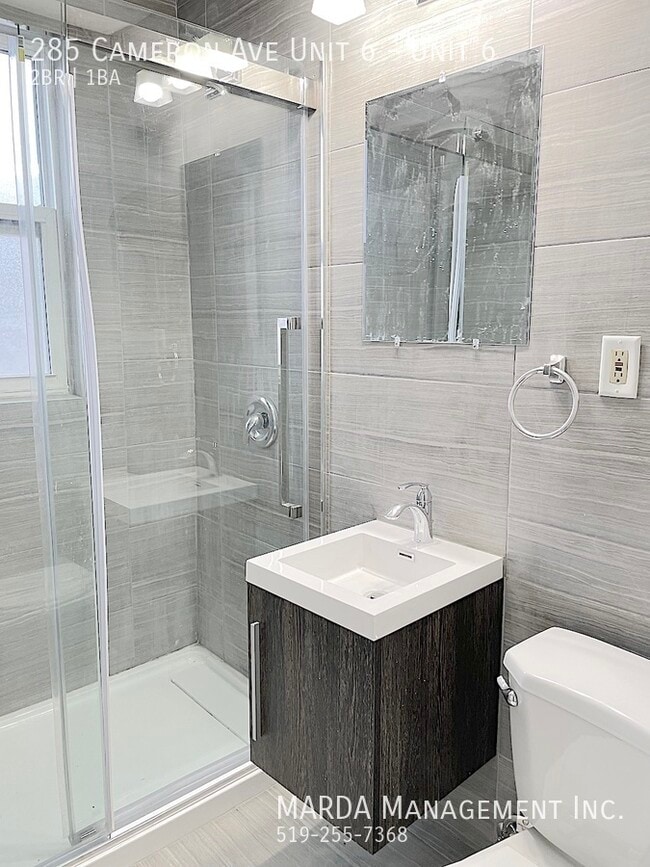 Photo du bâtiment - MODERN 2 BED 1 BATH NEAR UNIVERSITY OF WIN...