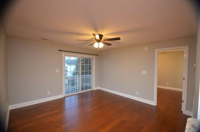 Foto del edificio - 623 Wyndhurst Dr. #205