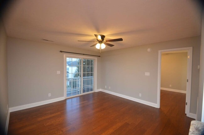 Building Photo - 623 Wyndhurst Dr. #205