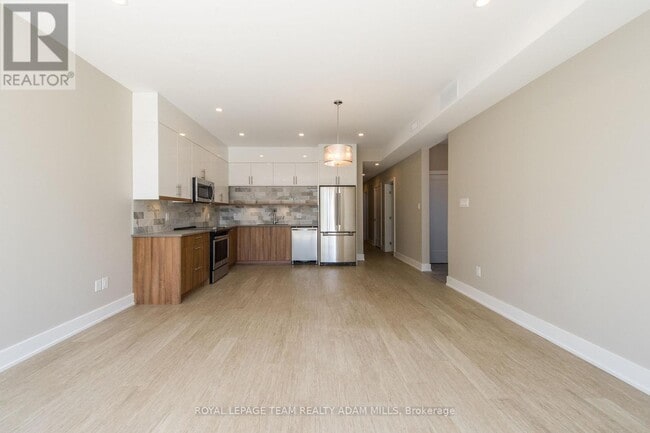 Building Photo - 423 Ravenhill Ave