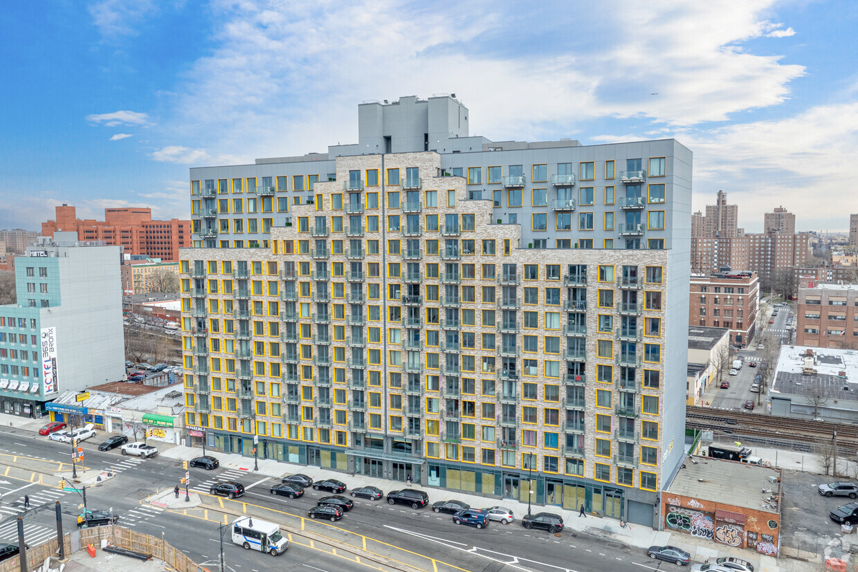 Primary Photo - Pointe 310