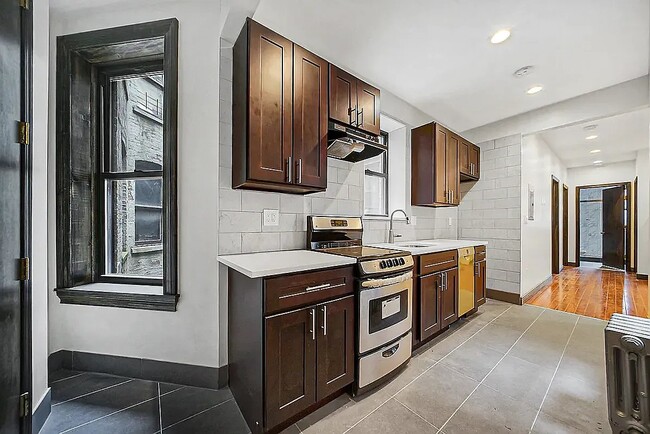 Building Photo - 471 Seventh Avenue