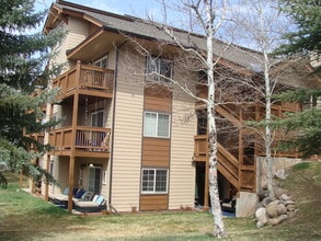 Building Photo - 1902 Crazy Horse Cir