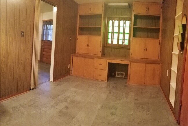Building Photo - 1406 Green Meadow Rd