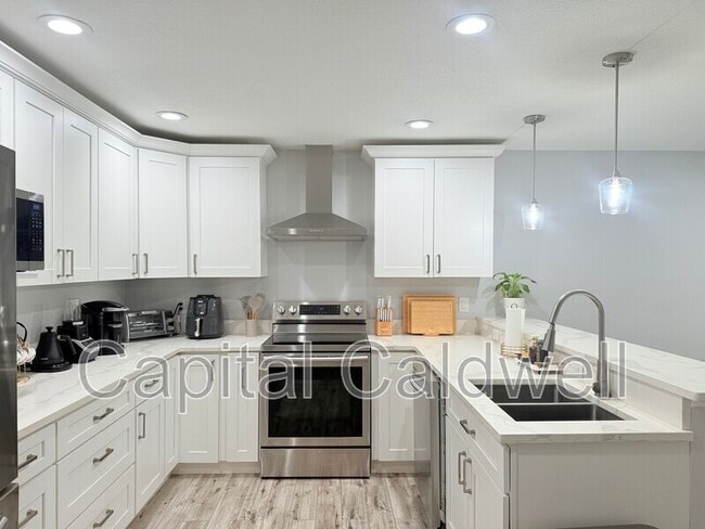 Foto del edificio - 4312 Silver Falls Dr
