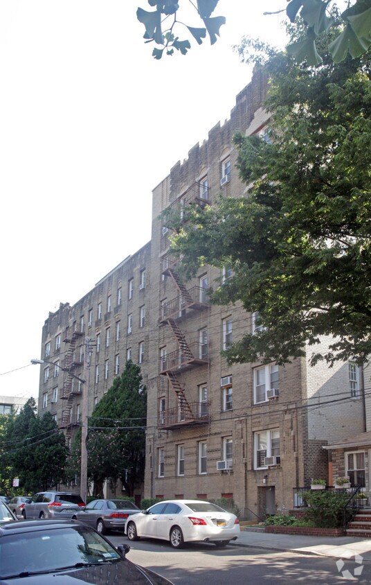 Building Photo - 861 E 27th St