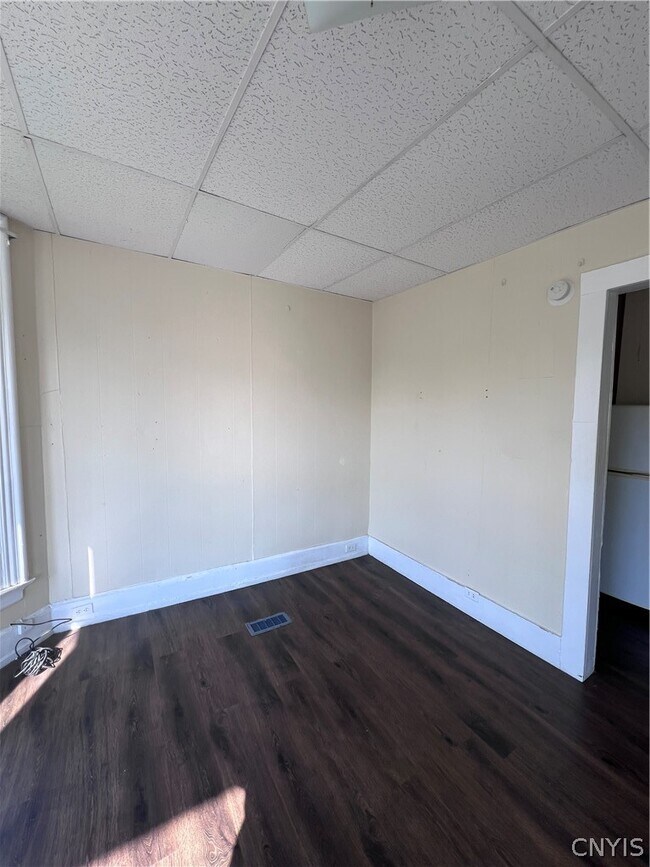 Building Photo - 146 E 2nd St