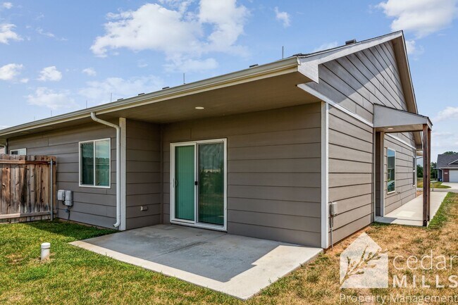 Foto del edificio - New Construction Across from McConnell! De...