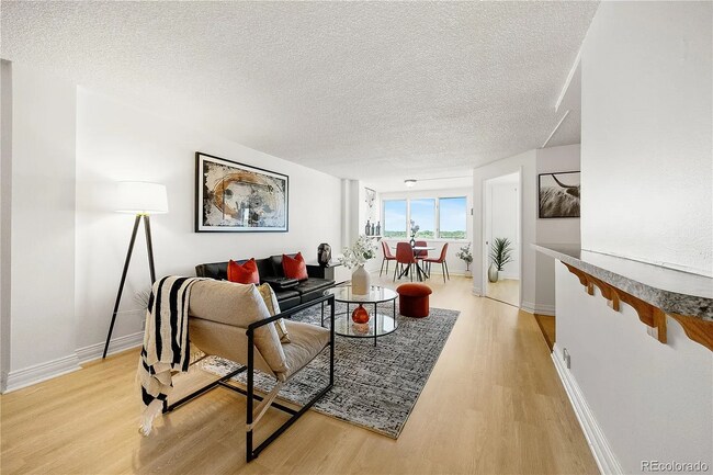 Foto del edificio - 2225 Buchtel Blvd