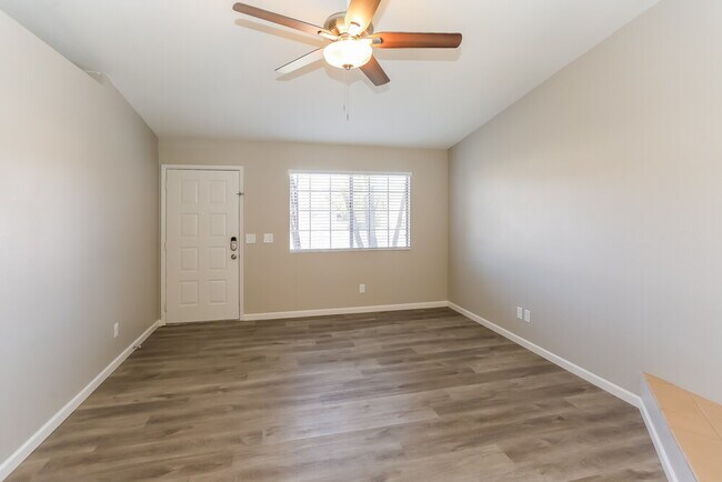 Foto del edificio - 1417 E Irwin Ave