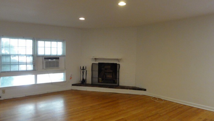 Living Room - 2321 Sansom St