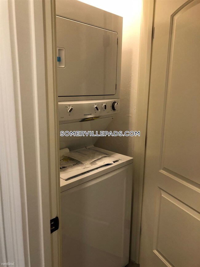 Foto del edificio - 107 College Ave