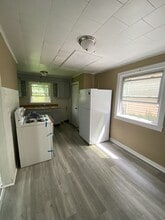 Building Photo - 285 Malleable St